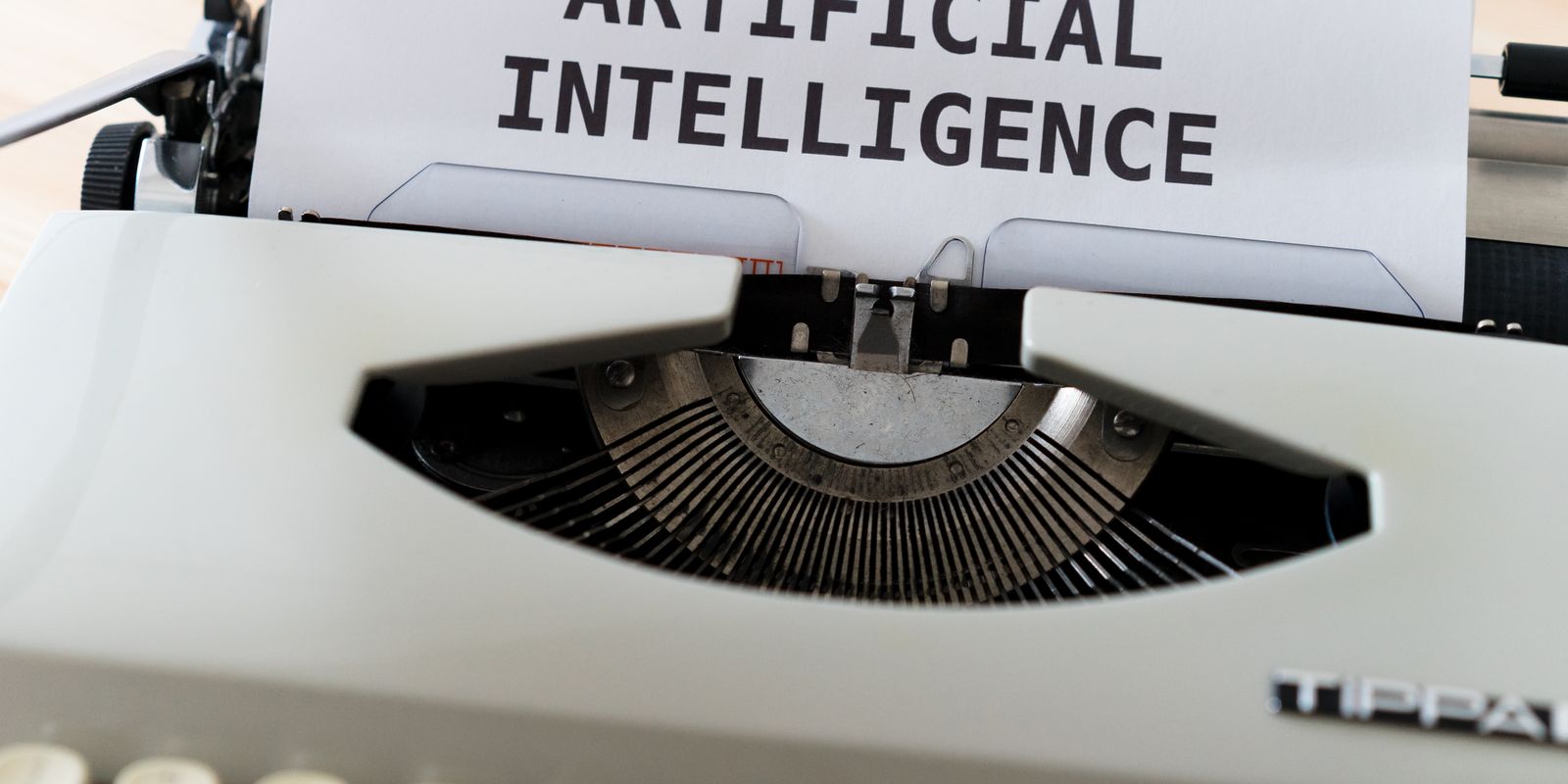 Google 八月推咗一次垃圾內容更新：中小企用 AI 出文，條界線喺邊？（示意圖）